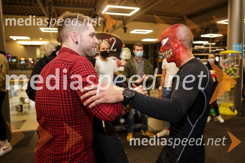  Klemen Bunderla, radijski voditelj, radio Aktual;  Filip Kržišnik, F&B AcrobaticsPremiera filma Venom 2, v Cineplexx Kranj