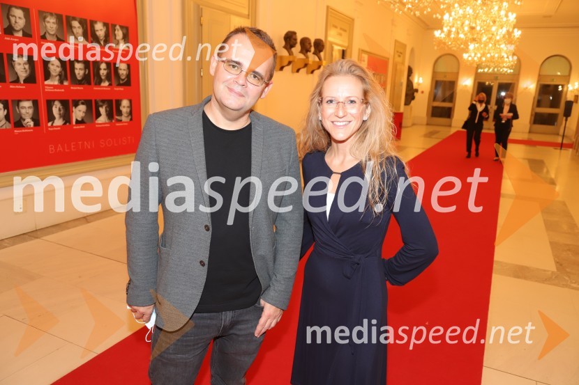  Alan Kavčič, predstavnik za odnose z javnostmi SNG Maribor;  Špela Pokeržnik, glasbenica in novinarkaHči polka, premiera komične opere SNG Maribor