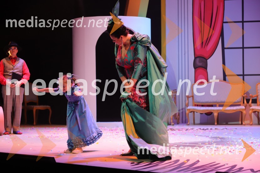  Maria  Ivanova Čavužić;  Dada Kladenik, pevkaHči polka, premiera komične opere SNG Maribor