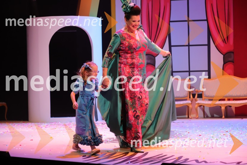  Maria  Ivanova Čavužić;  Dada Kladenik, pevkaHči polka, premiera komične opere SNG Maribor