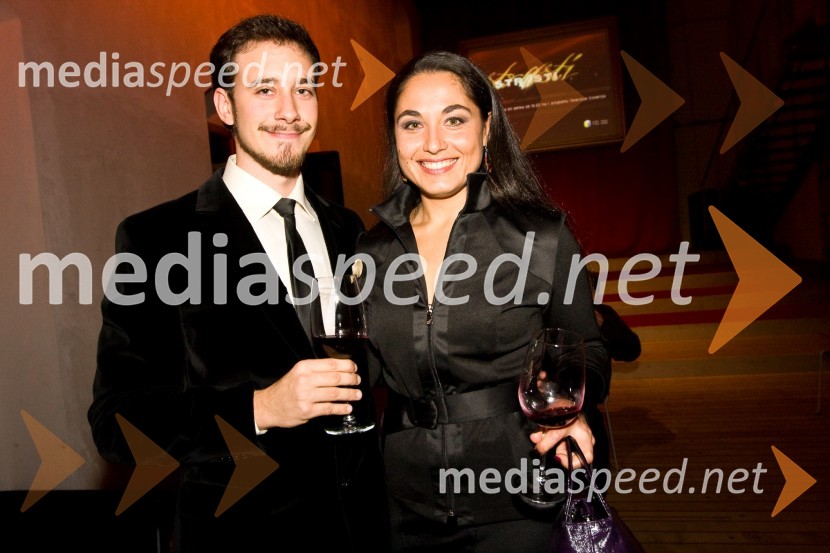 Miha Rode in Urška Bradaškja, igralca v nadaljevankiStrasti, premiera nove nadaljevanke