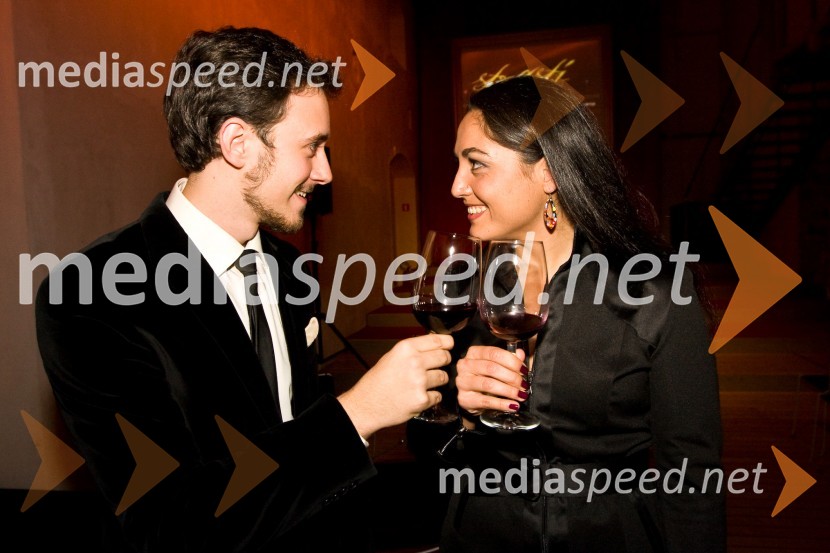 Miha Rode in Urška Bradaškja, igralca v nadaljevankiStrasti, premiera nove nadaljevanke