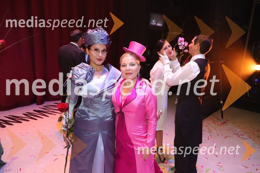  Irena  Petkova, operna pevka;  Petya Ivanova, operna solistkaHči polka, premiera komične opere SNG Maribor