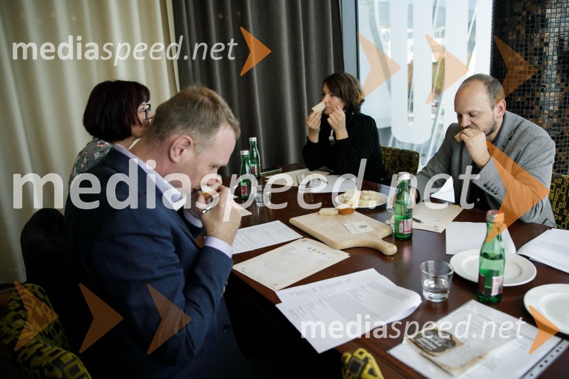  Urška Petelin, izvršna urednica revije Dober tek;  Rok Cankar, produktni vodja, ŽitoNaj Fala kruh 2021