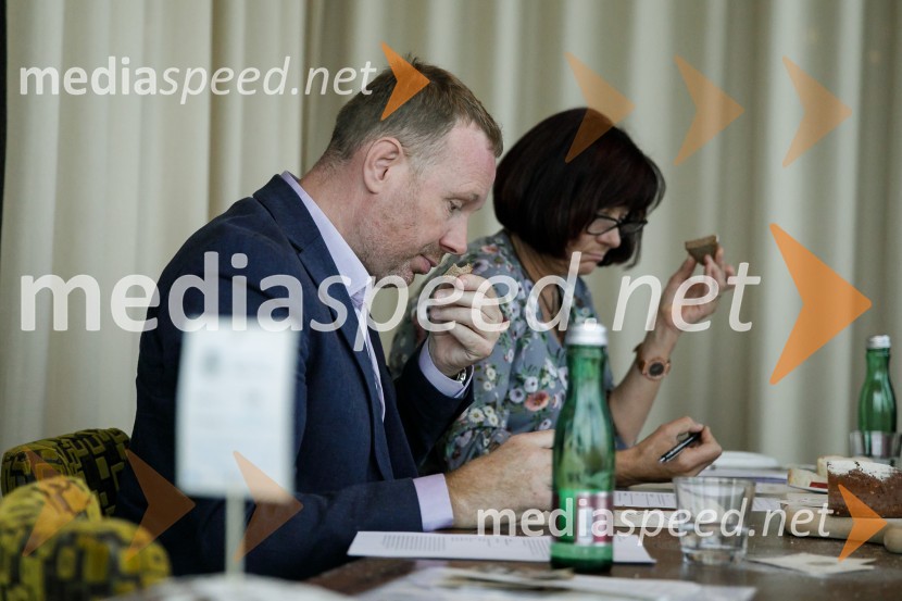  Marko Pulko, direktor, Lesaffre Slovenija;  Mirjam Kavčič, Bono panNaj Fala kruh 2021