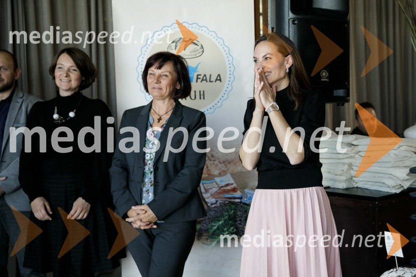 Urška Petelin, izvršna urednica revije Dober tek;  Mirjam Kavčič, direktorica Lesaffre Slovenija;  Neža Jus, vodja prodaje Lesaffre SlovenijaNaj Fala kruh 2021