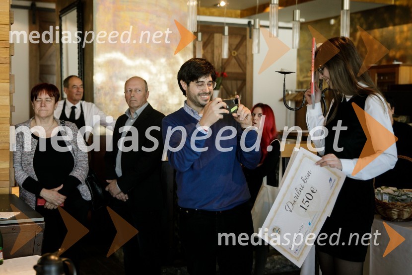  ... ;  Maja KumarNaj Fala kruh 2021