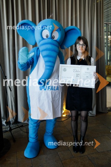  Maja KumarNaj Fala kruh 2021