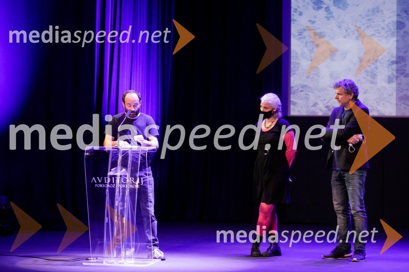  Matjaž Ivanišin, režiser;  ... ;  ... Slavnostna podelitev nagrad Festivala slovenskega filma