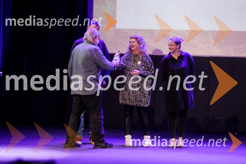  Tijana Zinajić, igralka, asistentka režije;  Lija Pogačnik, producentkaSlavnostna podelitev nagrad Festivala slovenskega filma