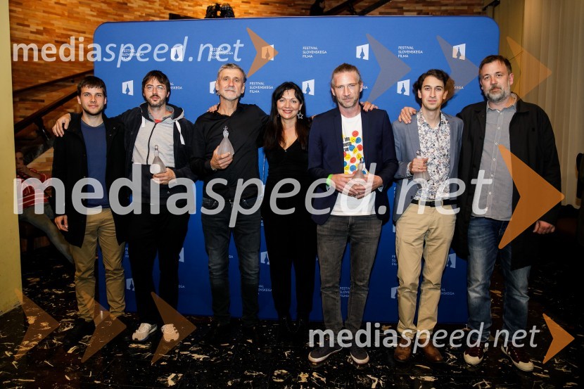  ... ;  Darko Sinko, režiser;  Radoš Bolčina, igralec;  ... ;  Dejan Spasić, igralec;  Matija Krečič, violinist in skadatelj;  Vlado Bulajić, filmski producentSlavnostna podelitev nagrad Festivala slovenskega filma