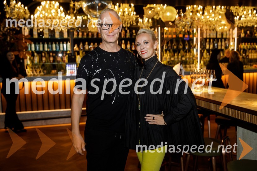  Uroš Smolej, igralec;  Pia Pustovrh, voditeljicaMala Terasa, koncertna komedija Špas teatra