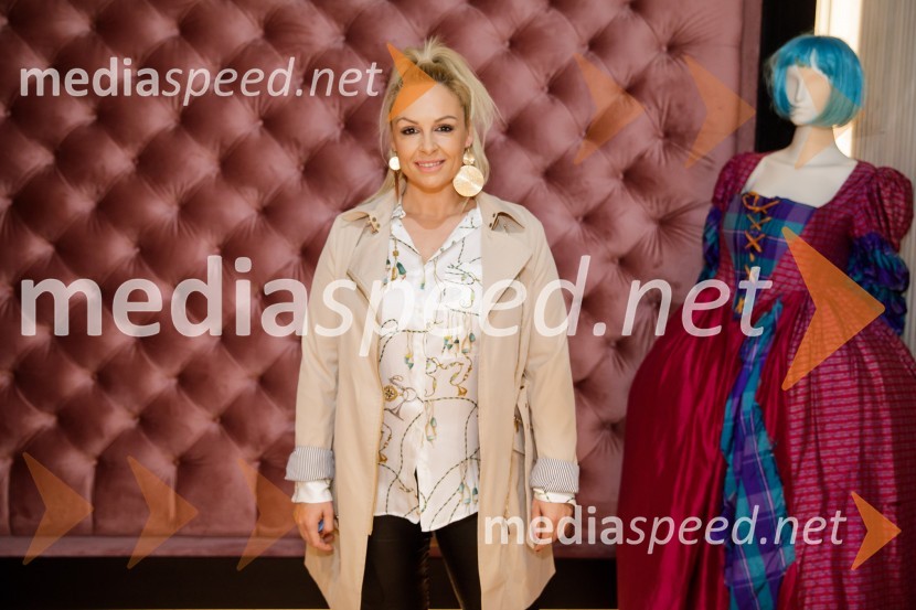  Špela Grošelj, pevkaMala Terasa, koncertna komedija Špas teatra