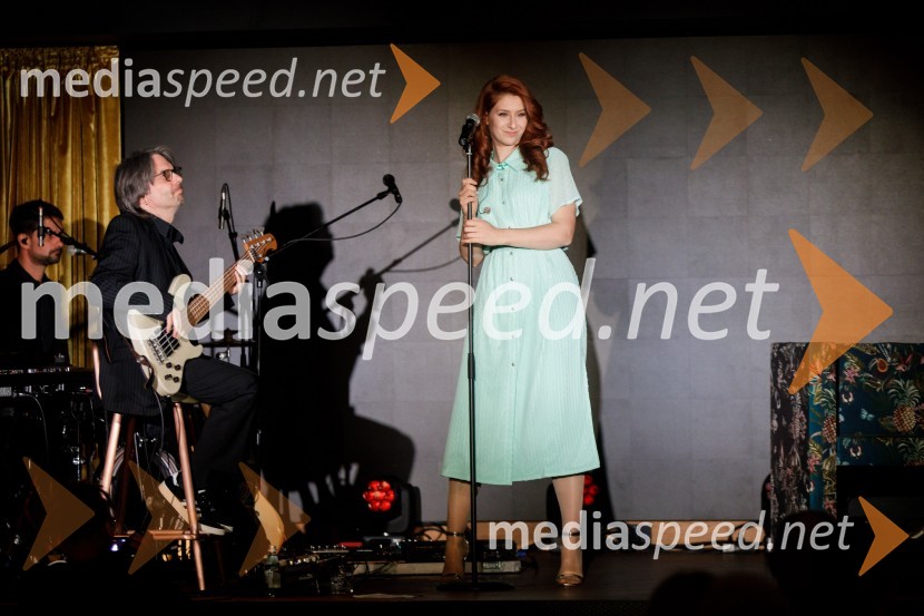  Eva Boto, pevkaMala Terasa, koncertna komedija Špas teatra