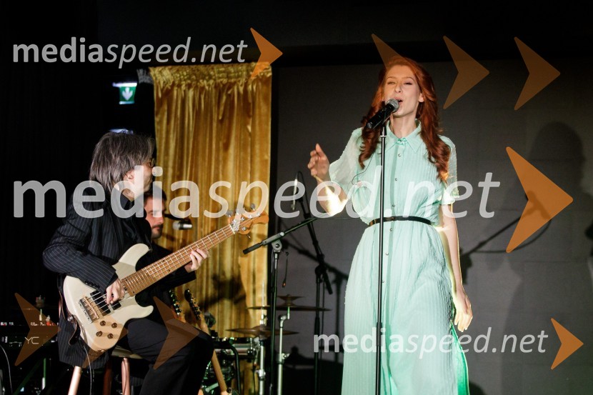  Eva Boto, pevkaMala Terasa, koncertna komedija Špas teatra