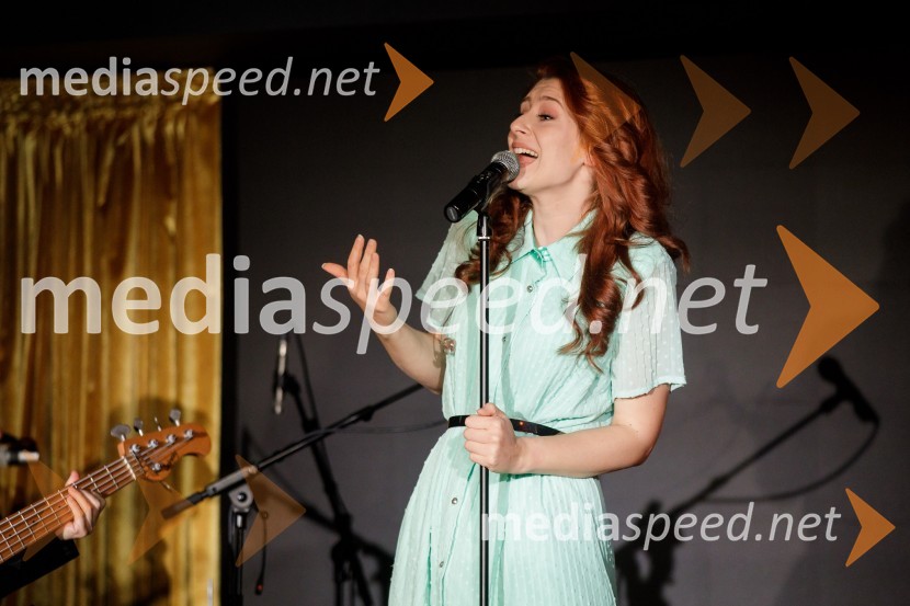  Eva Boto, pevkaMala Terasa, koncertna komedija Špas teatra