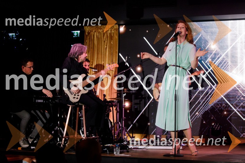  Eva Boto, pevkaMala Terasa, koncertna komedija Špas teatra