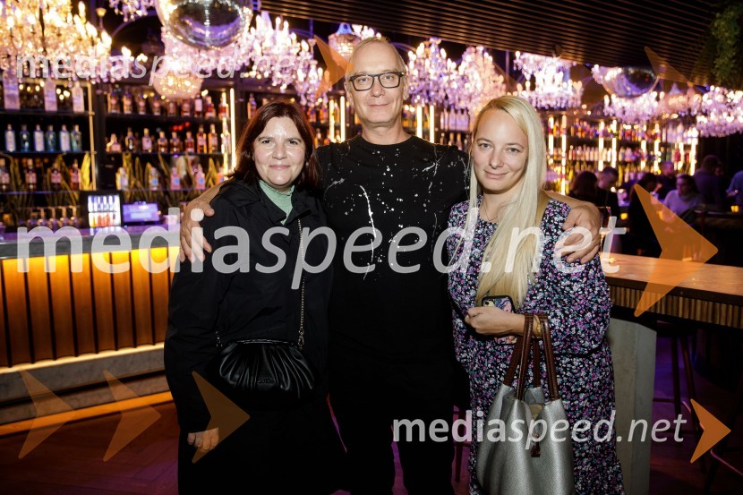  Teja Pelko, novinarka, Svet24;  Uroš Smolej, igralec;  Katja Kaja Mejač, urednica Top smrklja in njena.siMala Terasa, koncertna komedija Špas teatra