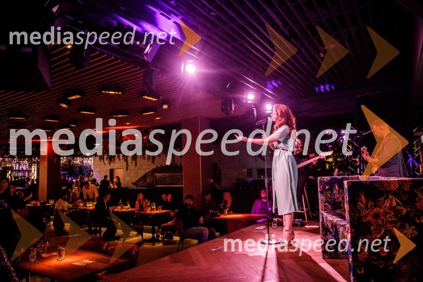  Eva Boto, pevkaMala Terasa, koncertna komedija Špas teatra