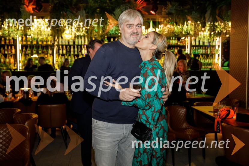  Marko Miladinović, direktor podjetja Armada, televizijski voditelj, igralec;  Maja  Turk, frizerkaMala Terasa, koncertna komedija Špas teatra