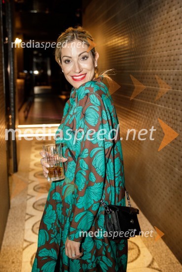  Maja  Turk, frizerkaMala Terasa, koncertna komedija Špas teatra