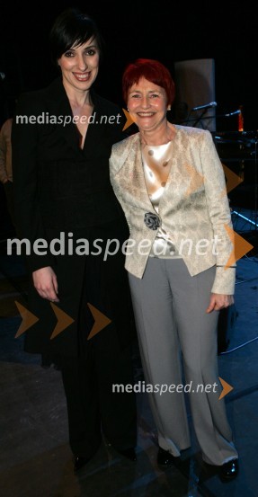 Melita Berzelak, glavna in odgovorna urednica revije Jana in Slovenka leta 2005 - Mojca Senčar, predsednica slovenskega združenja za boj proti raku dojkSlovenka leta 2005