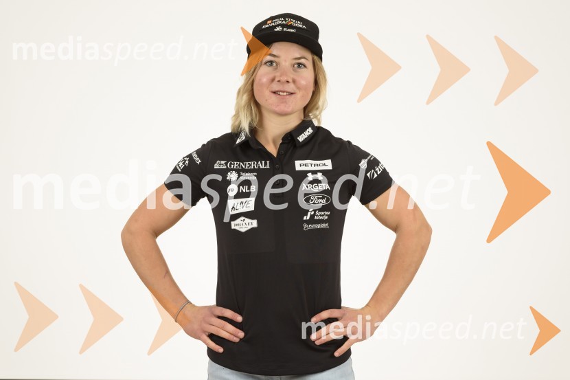  Meta Hrovat, alpska smučarkaPredstavitev reprezentanc Slovenske smučarske zveze, sezone 2021/22