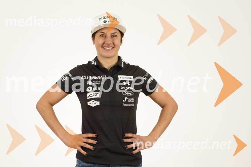  Tina Robnik, smučarkaPredstavitev reprezentanc Slovenske smučarske zveze, sezone 2021/22