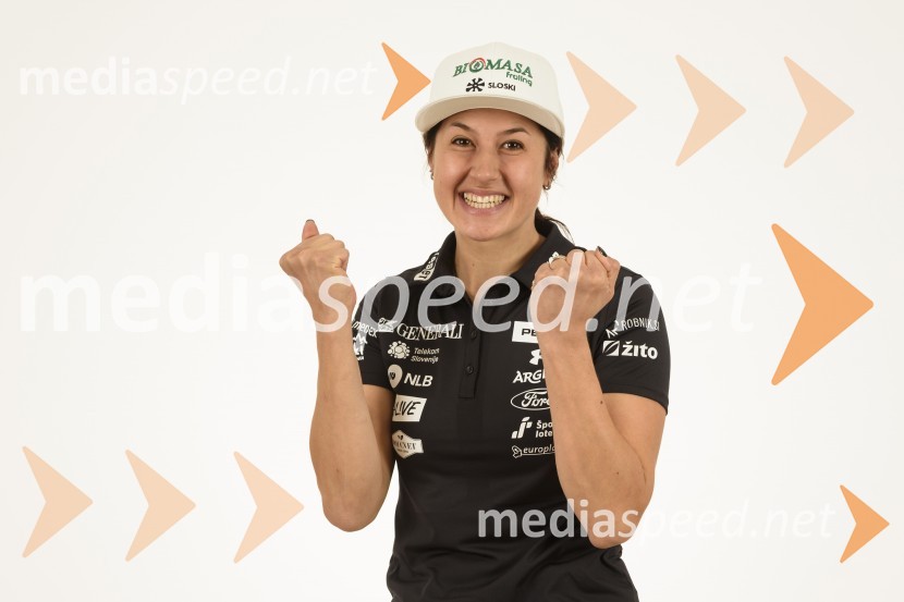  Tina Robnik, smučarkaPredstavitev reprezentanc Slovenske smučarske zveze, sezone 2021/22