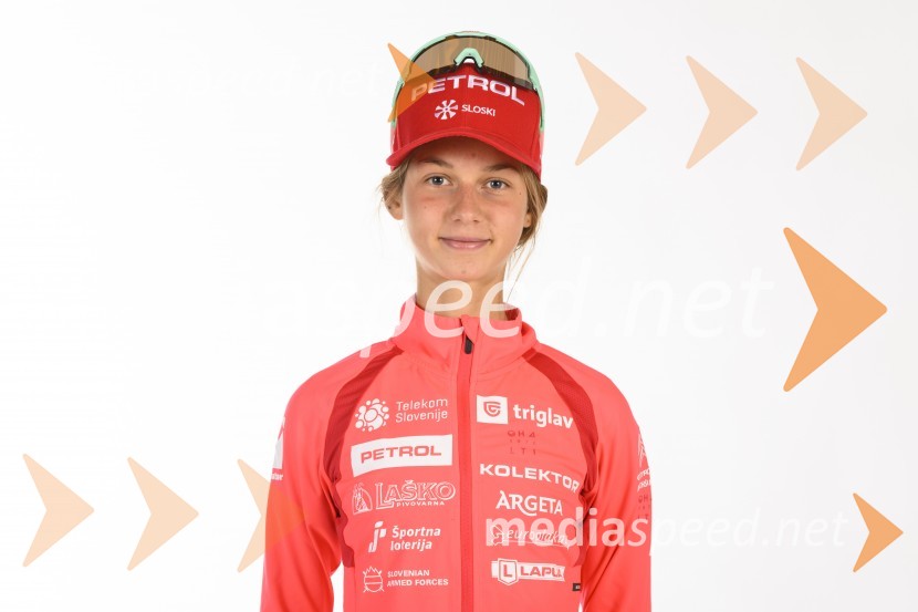  Lena Repinc, biatlonkaPredstavitev reprezentanc Slovenske smučarske zveze, sezone 2021/22