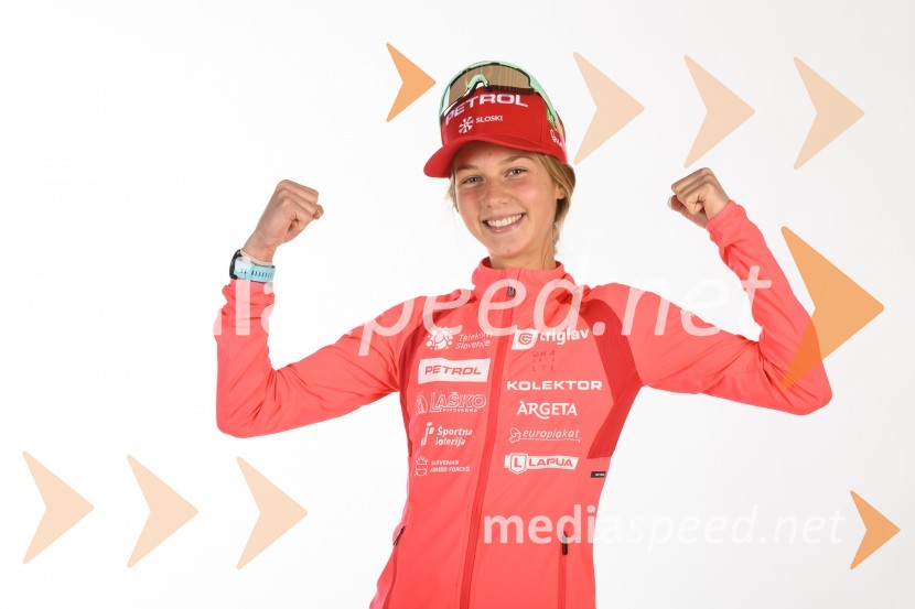  Lena Repinc, biatlonkaPredstavitev reprezentanc Slovenske smučarske zveze, sezone 2021/22