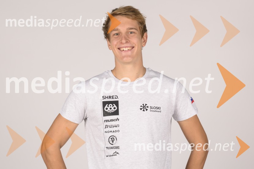  Jernej Glavan, deskar na sneguPredstavitev reprezentanc Slovenske smučarske zveze, sezone 2021/22