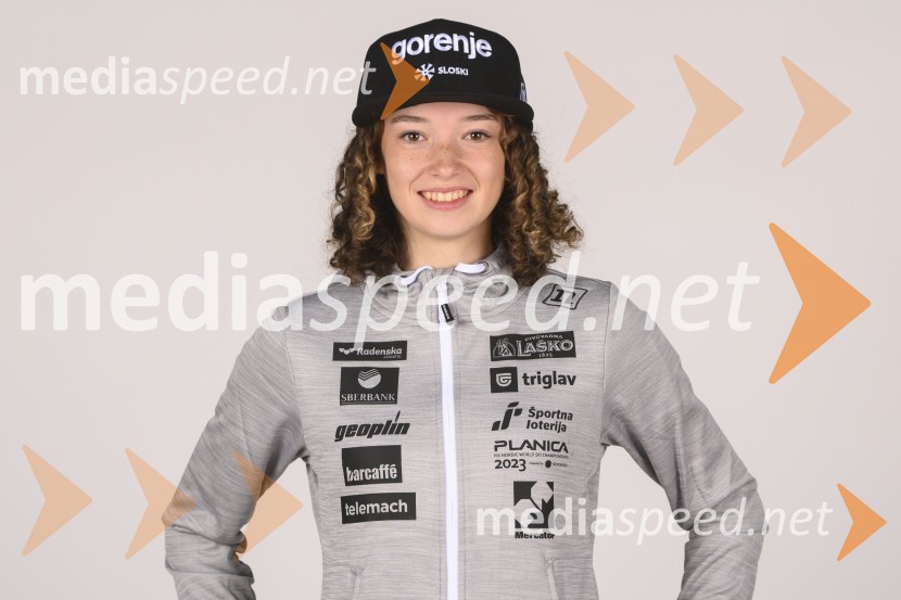  Silva Verbič, nordijska kombinatorkaPredstavitev reprezentanc Slovenske smučarske zveze, sezone 2021/22