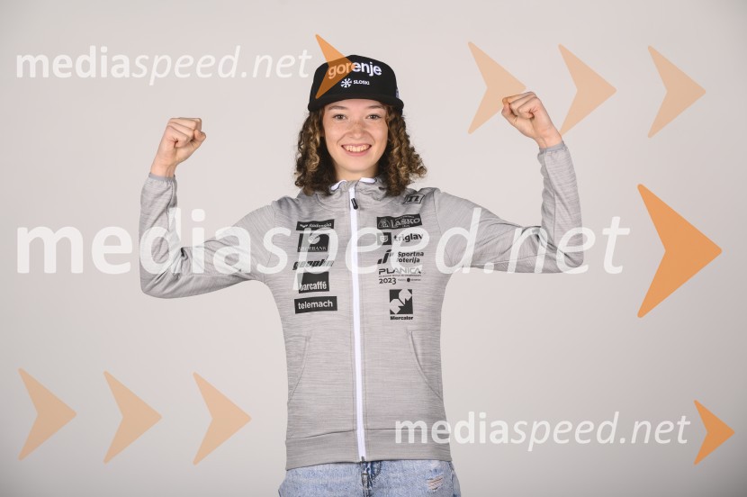  Silva Verbič, nordijska kombinatorkaPredstavitev reprezentanc Slovenske smučarske zveze, sezone 2021/22