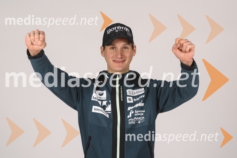  Domen Prevc, smučarski skakalecPredstavitev reprezentanc Slovenske smučarske zveze, sezone 2021/22