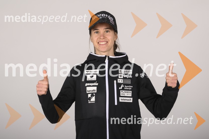  Urška Bogataj, smučarska skakalkaPredstavitev reprezentanc Slovenske smučarske zveze, sezone 2021/22