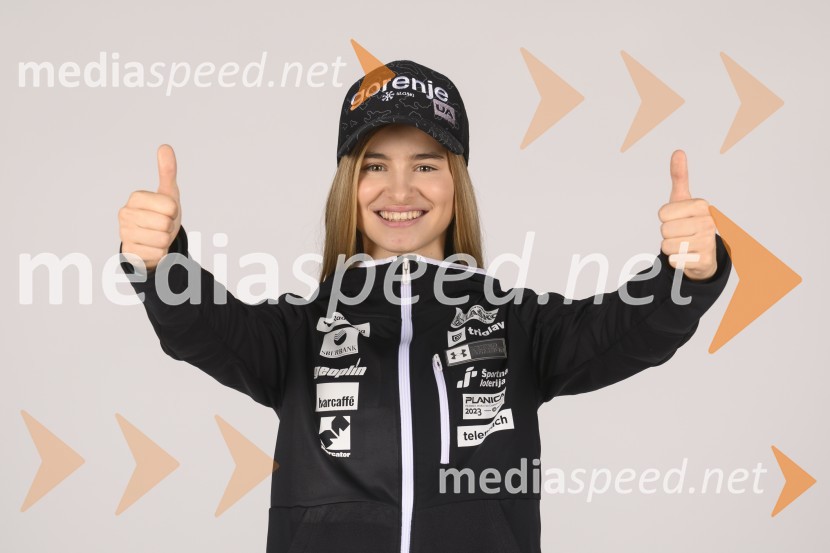  Nika Križnar, smučarska skakalkaPredstavitev reprezentanc Slovenske smučarske zveze, sezone 2021/22