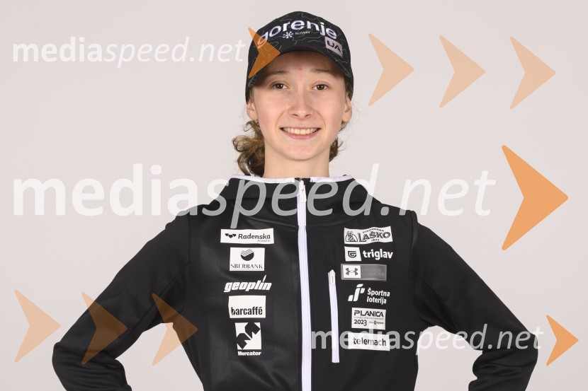  Nika  Prevc, smučarska skakalkaPredstavitev reprezentanc Slovenske smučarske zveze, sezone 2021/22