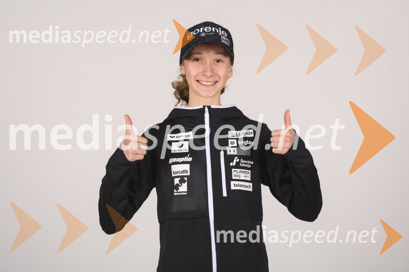  Nika  Prevc, smučarska skakalkaPredstavitev reprezentanc Slovenske smučarske zveze, sezone 2021/22