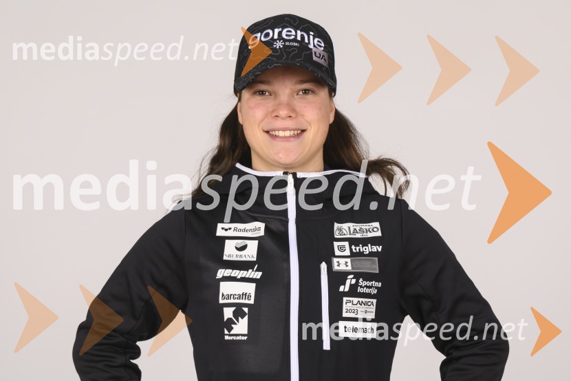  Jerneja Repinc Zupančič, smučarska skakalkaPredstavitev reprezentanc Slovenske smučarske zveze, sezone 2021/22