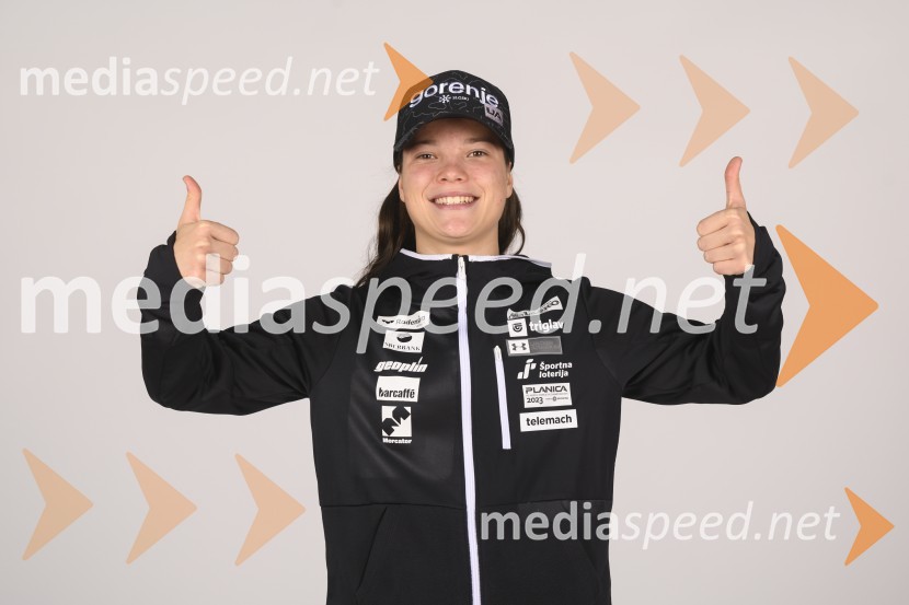  Jerneja Repinc Zupančič, smučarska skakalkaPredstavitev reprezentanc Slovenske smučarske zveze, sezone 2021/22