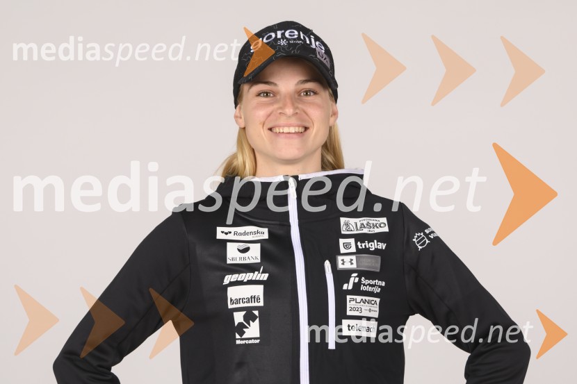  Špela Rogelj, smučarska skakalkaPredstavitev reprezentanc Slovenske smučarske zveze, sezone 2021/22