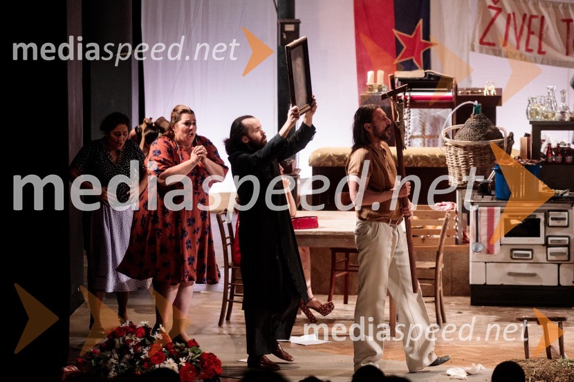  Ana Facchini, igralka;  Blaž Šef, igralec;  Matej Recer, igralecJerebika, štrudelj, ples pa še kaj, premiera, Slovensko mladinsko gledališče