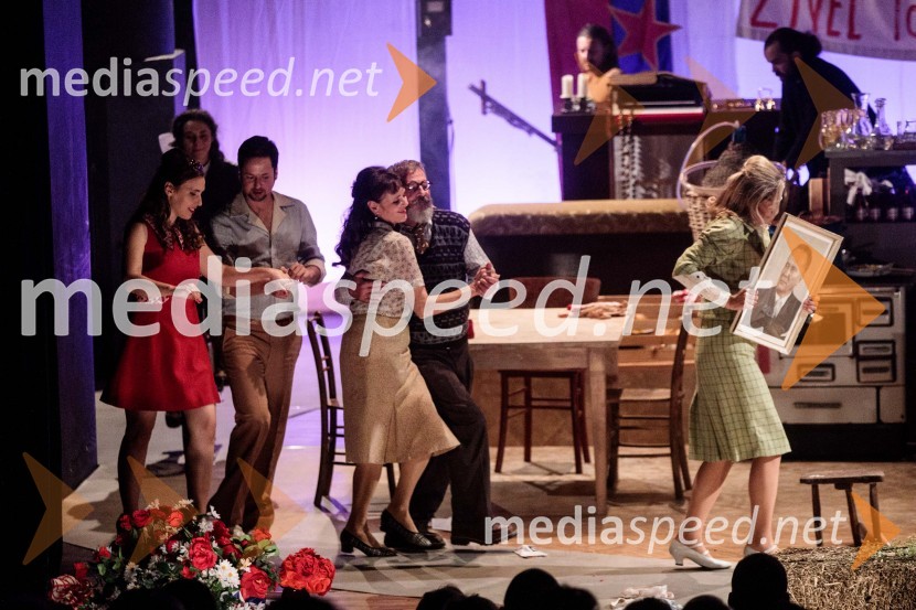  Patrizia  Jurinčič Finžgar, igralka;  Andrej Zalesjak, igralec;  Draga Potočnjak, igralka in pisateljica;  Željko Hrs, igralec;  Helena Peršuh, igralkaJerebika, štrudelj, ples pa še kaj, premiera, Slovensko mladinsko gledališče