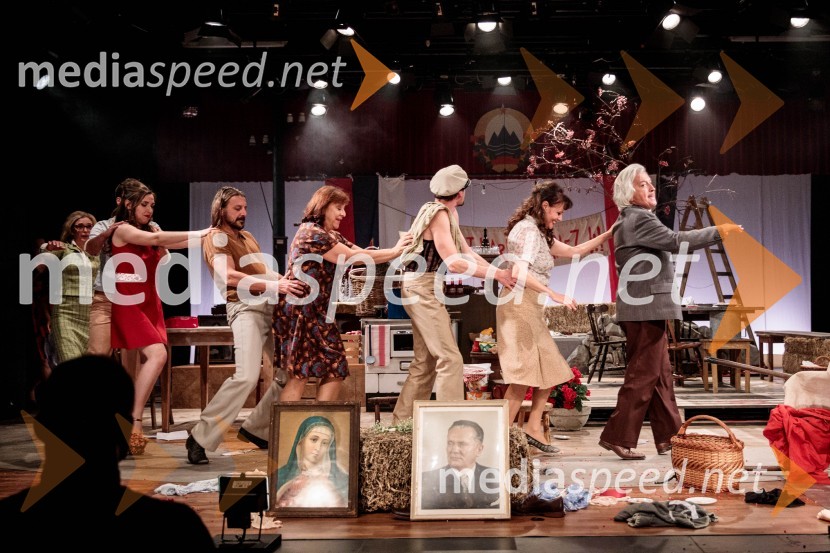  Helena Peršuh, igralka;  Patrizia  Jurinčič Finžgar, igralka;  Matej Recer, igralec;  Damjana Černe, igralka;  Primož Bezjak, igralec;  Draga Potočnjak, igralka in pisateljica;  Iztok Mlakar, igralecJerebika, štrudelj, ples pa še kaj, premiera, Slovensko mladinsko gledališče