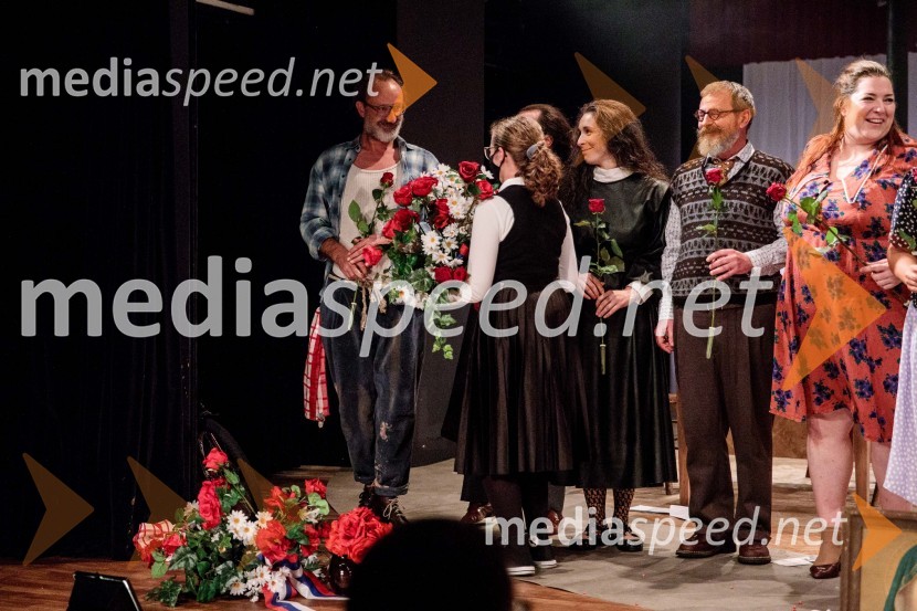  Blaž Valič, igralec;  Nataša Keser, igralka;  Željko Hrs, igralec;  Ana Facchini, igralkaJerebika, štrudelj, ples pa še kaj, premiera, Slovensko mladinsko gledališče