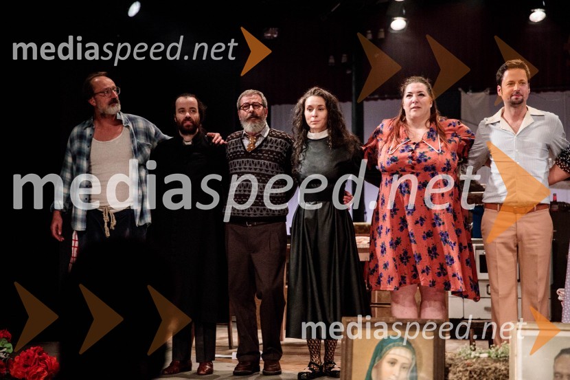  Blaž Valič, igralec;  Blaž Šef, igralec;  Željko Hrs, igralec;  Nataša Keser, igralka;  Ana Facchini, igralka;  Andrej Zalesjak, igralecJerebika, štrudelj, ples pa še kaj, premiera, Slovensko mladinsko gledališče