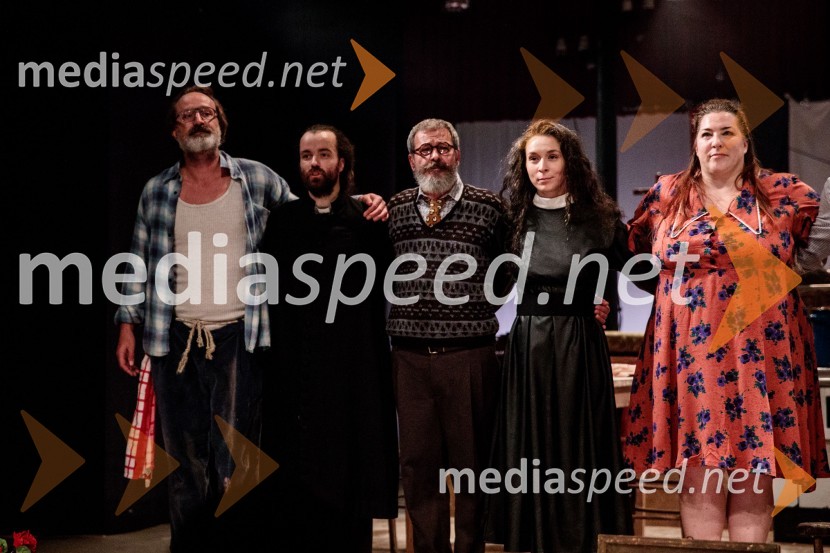  Blaž Valič, igralec;  Blaž Šef, igralec;  Željko Hrs, igralec;  Nataša Keser, igralka;  Ana Facchini, igralkaJerebika, štrudelj, ples pa še kaj, premiera, Slovensko mladinsko gledališče