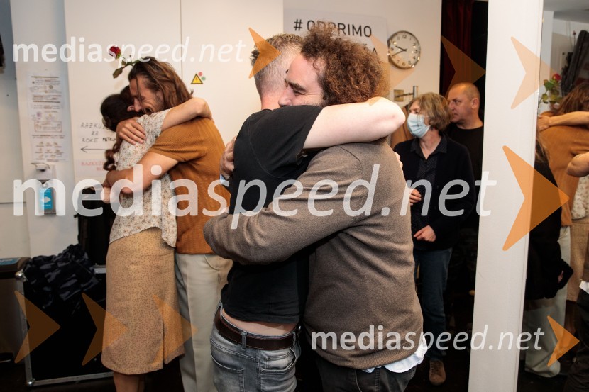  Draga Potočnjak, igralka in pisateljica;  Matej Recer, igralec;  Tibor Mihelič Syed, direktor, Slovensko mladinsko gledališče;  Jure Novak, režiserJerebika, štrudelj, ples pa še kaj, premiera, Slovensko mladinsko gledališče