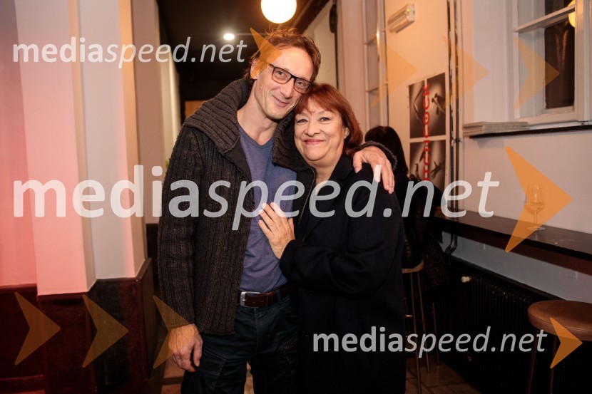  ... ;  Damjana Černe, igralkaJerebika, štrudelj, ples pa še kaj, premiera, Slovensko mladinsko gledališče